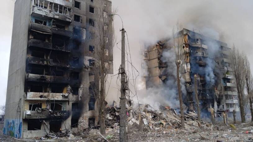 Notte di bombardamenti a Mariupol e Kharkiv, distrutta una moschea: tra i morti anche bambini