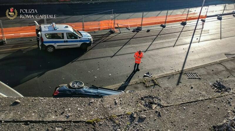 Roma, auto precipita dalla Tangenziale: morto il conducente