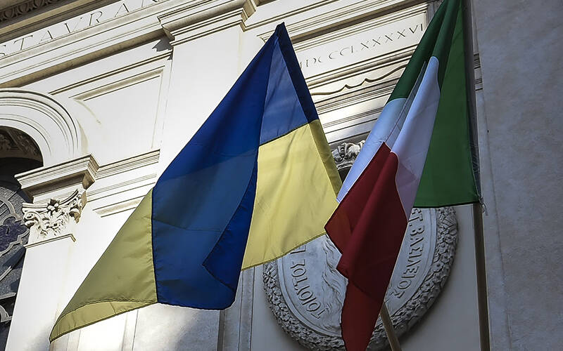 L’Italia ferma l’invio di armi a Kiev: il Senato ritira l’emendamento al decreto Nato