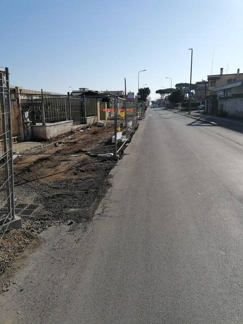 Anzio, cantieri aperti per riqualificare il territorio: nuovi marciapiedi in via di Valle Schioia