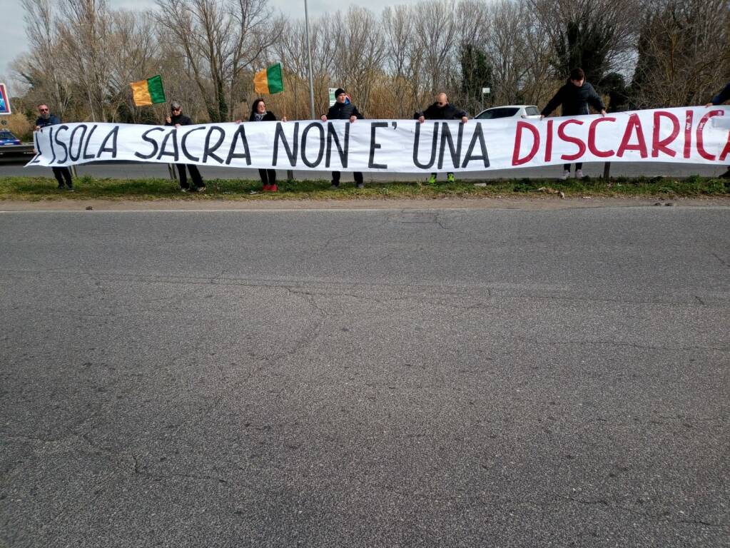 Manifestazione discarica Fiumicino