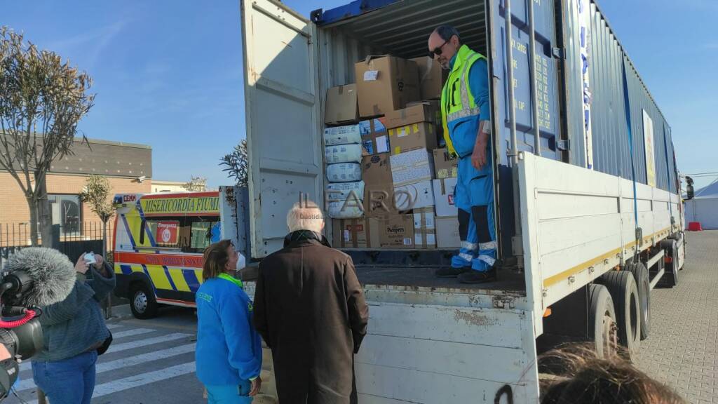Fiumicino cuore d'oro: tir della Misericordia in viaggio verso l'Ucraina con tonnellate di aiuti