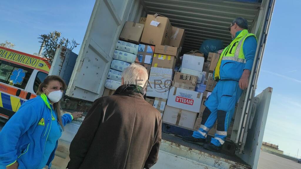 Fiumicino cuore d’oro: tir della Misericordia in viaggio verso l’Ucraina con tonnellate di aiuti