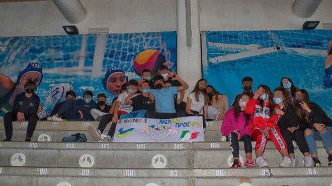 Scuola e sport: gli studenti del Paolo Baffi incontrano la rappresentativa ucraina di Nuoto sincronizzato
