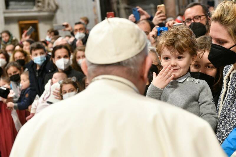 Guerra in Ucraina, il Papa prega per i bambini “vittime della superbia degli adulti”