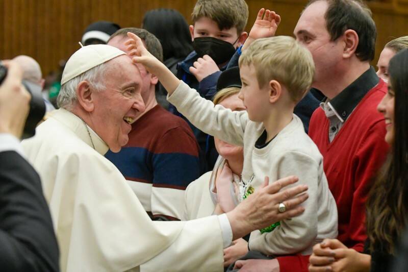 Papa Francesco: “Serve un’alleanza fra generazioni o la società sarà senza futuro”