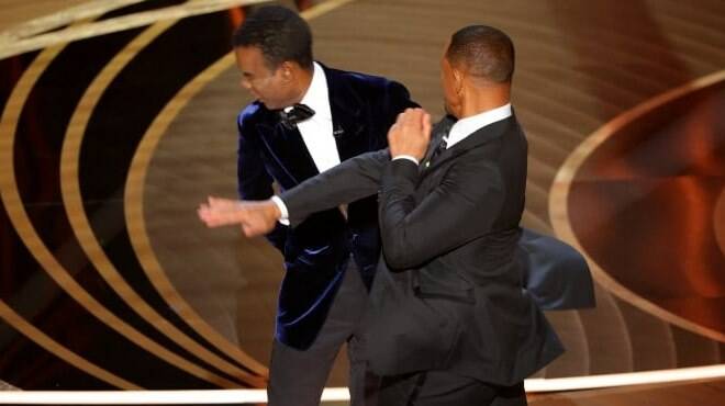 Will Smith e lo schiaffo in diretta a Chris Rock: cosa è accaduto agli Oscar – VIDEO
