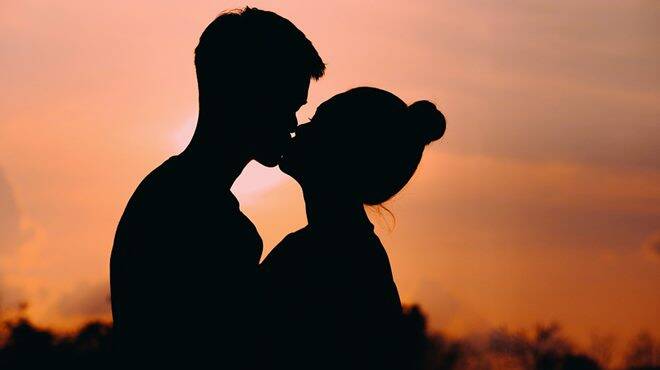 International Kissing day: il 13 aprile si festeggia il bacio, il gesto d’amore più vero