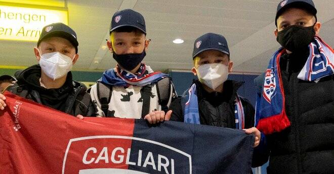 Calcio e solidarietà: il Cagliari dona uova di Pasqua a giovani ucraini