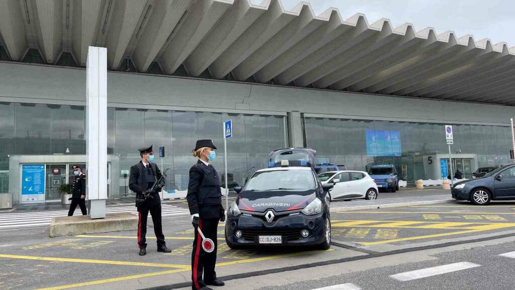 Fiumicino, ancora Ncc irregolari all’aeroporto: pioggia di multe per oltre 10mila euro