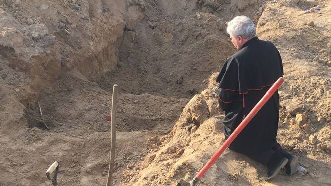 Ucraina, spari contro il cardinal Krajewski: portava gli aiuti del Papa