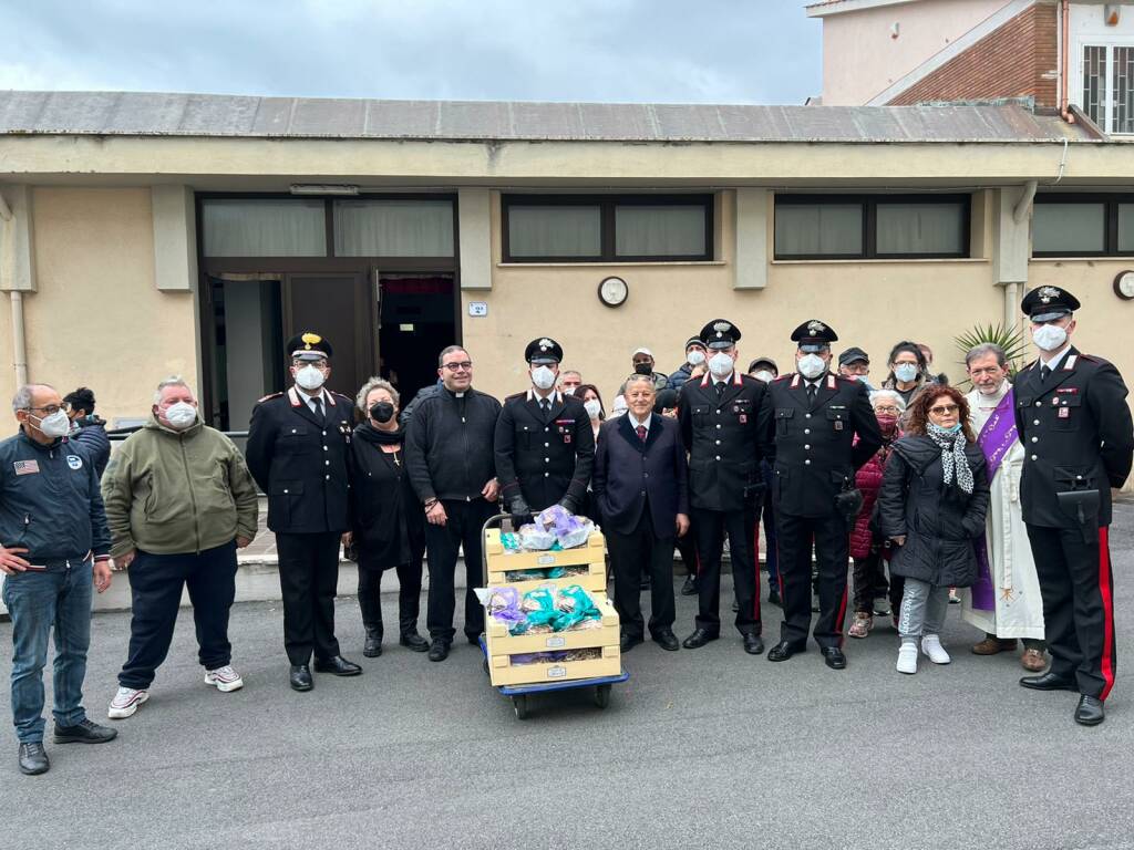 Nettuno, colombe pasquali per i meno fortunati: il dono dei Carabinieri alla Caritas