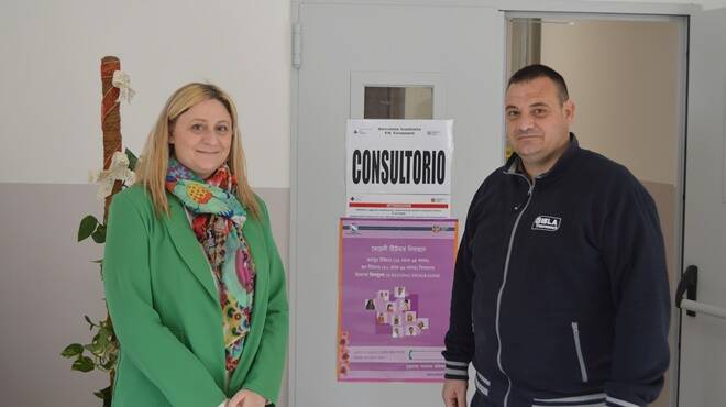 Tarquinia, la Pro Loco dona al consultorio due armadietti per l’allattamento