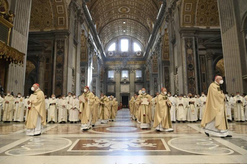 Messa Crismale, il Papa mette in guardia i preti: “Attenti a queste tre idolatrie: allontanano da Dio”