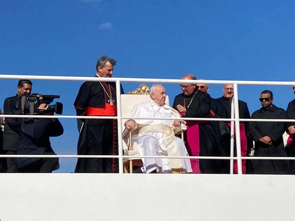 Da La Valletta a Gozo in catamarano: benedizione papale dal mare per Malta