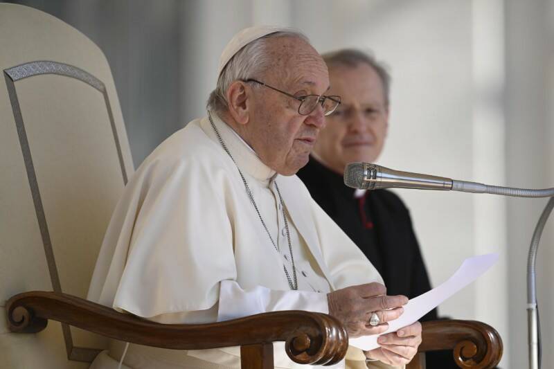 Papa Francesco: “Basta luoghi comuni sulle suocere, non sono il diavolo”