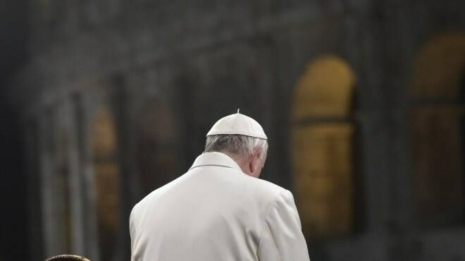 Via Crucis, fuori programma al Colosseo: salta la meditazione di russi e ucraini