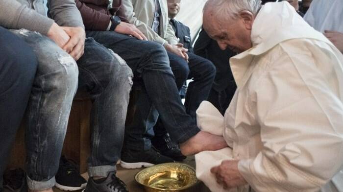 Messa del Giovedì Santo, il Papa al carcere di Civitavecchia: laverà i piedi a 12 detenuti