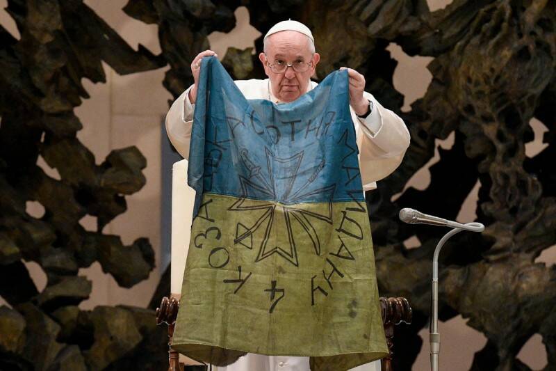 Il Papa scrive agli ucraini: “Il vostro dolore è il mio. Nella croce di Gesù oggi vedo voi”