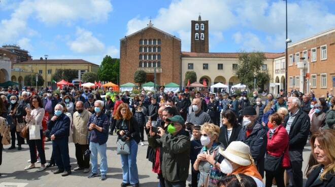 Pomezia celebra il 25 aprile: inaugurati i nuovi giardini Petrucci
