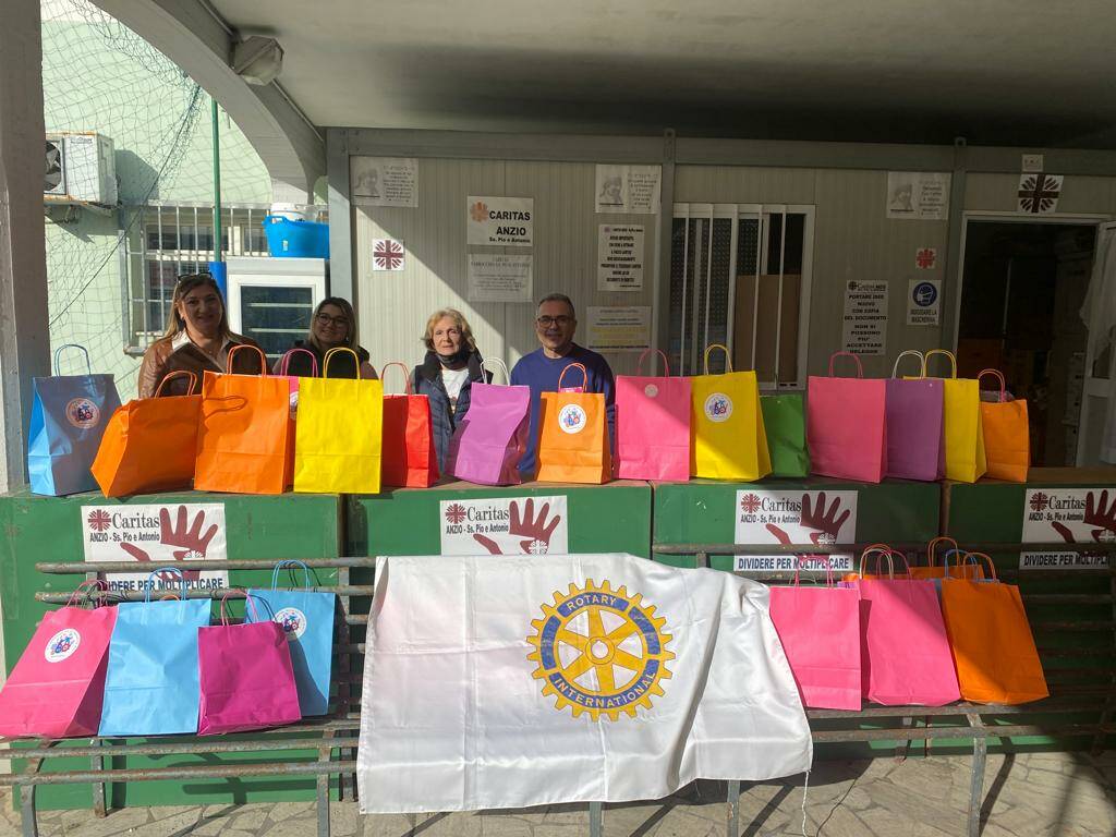 Donazione del Rotary Club Satellite “Costa Neroniana” alla Caritas di Anzio