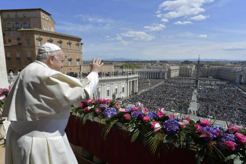 Pasqua, il grido del Papa per l’Ucraina: “Basta violenza! Cristo risorge per far vivere il mondo in pace”