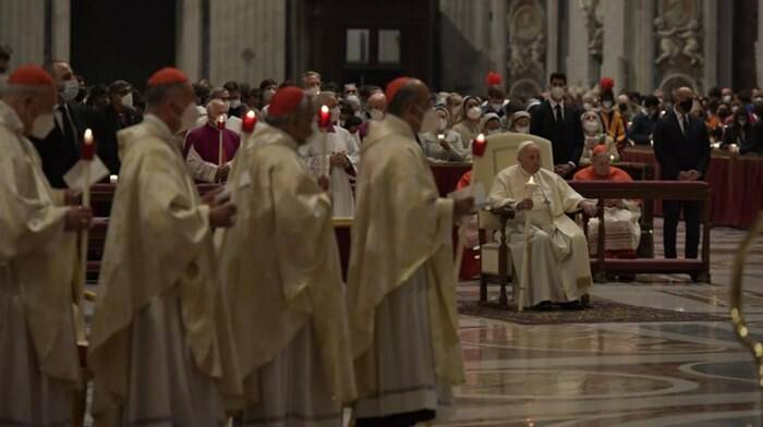 Veglia Pasquale, Francesco: “Nella notte della guerra il Risorto brilla più forte delle scie di morte”