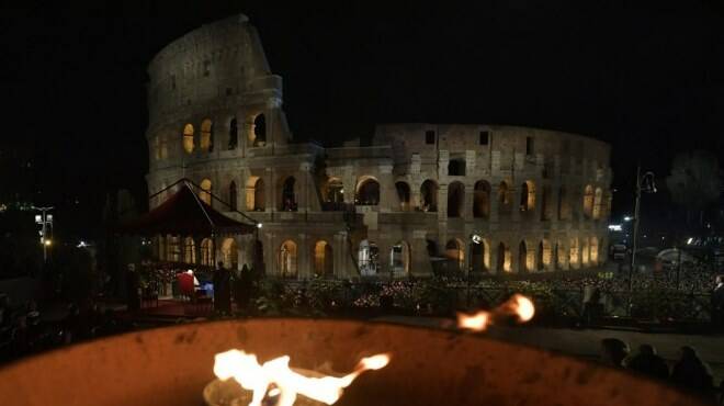 “Insegnaci a fare pace”: la meditazione di russi e ucraini “censurata” alla Via Crucis