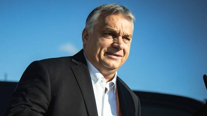 Ucraina, Orban chiama Putin: “Cessate il fuoco immediato e negoziati in Ungheria”
