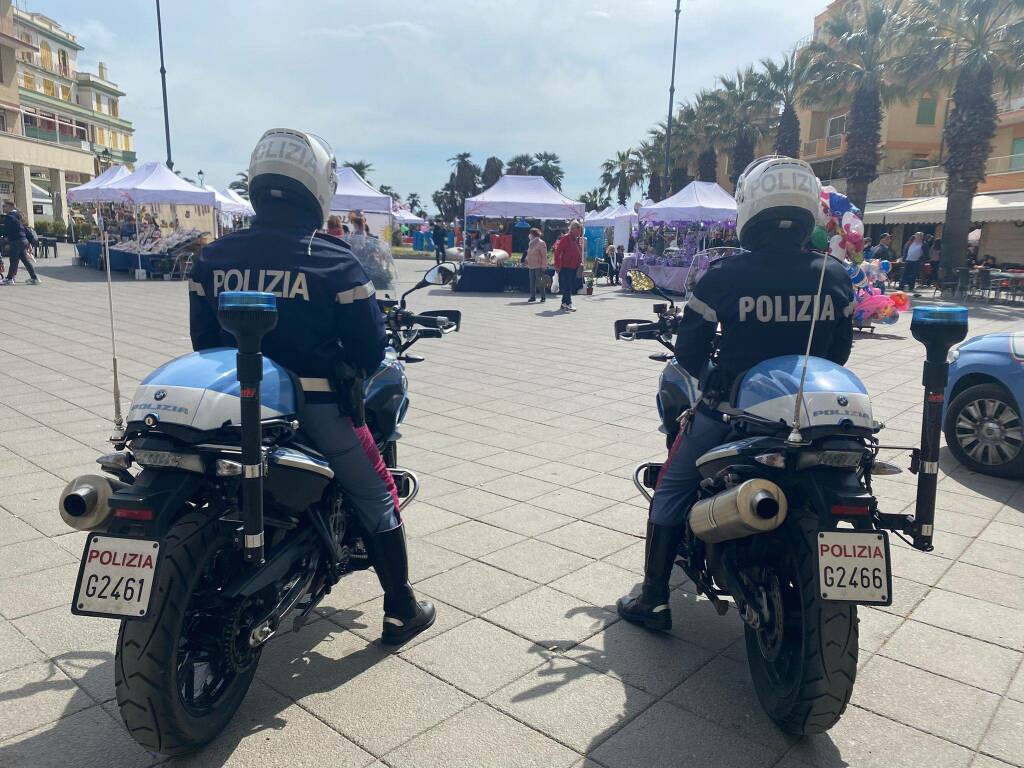 Ostia, poliziotti in moto “vegliano” sul territorio anche a Pasqua