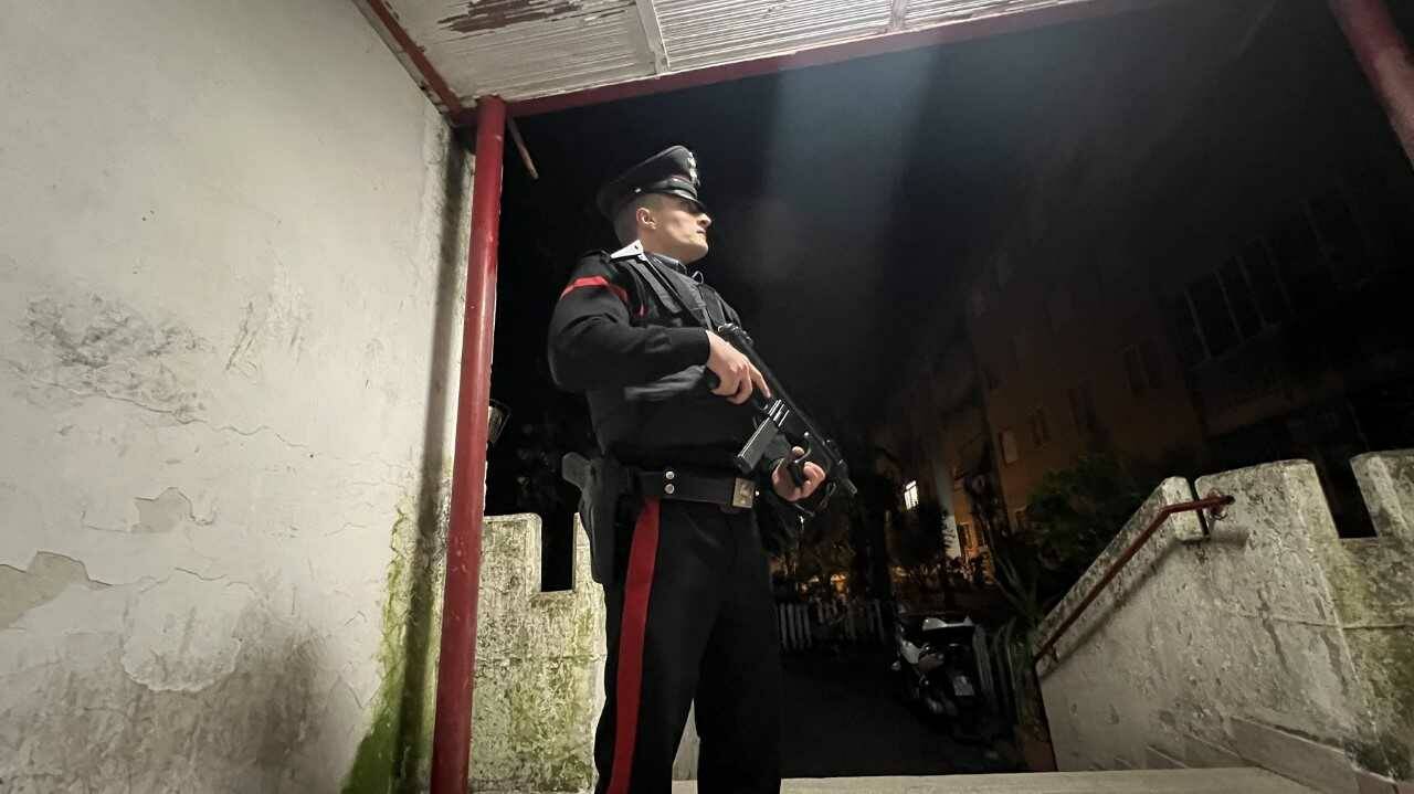 Roma, tentato omicidio e torture per controllare le piazze di spaccio: 14 arresti