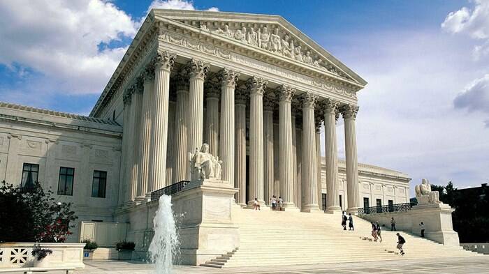 Usa, sentenza storica: la Corte Suprema cancella il diritto all’aborto
