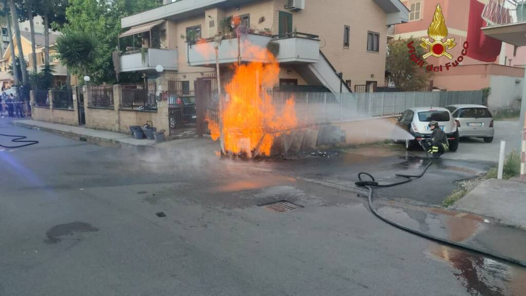 Paura a Tor Vergata, esplodono i contatori del gas: evacuati dieci appartamenti