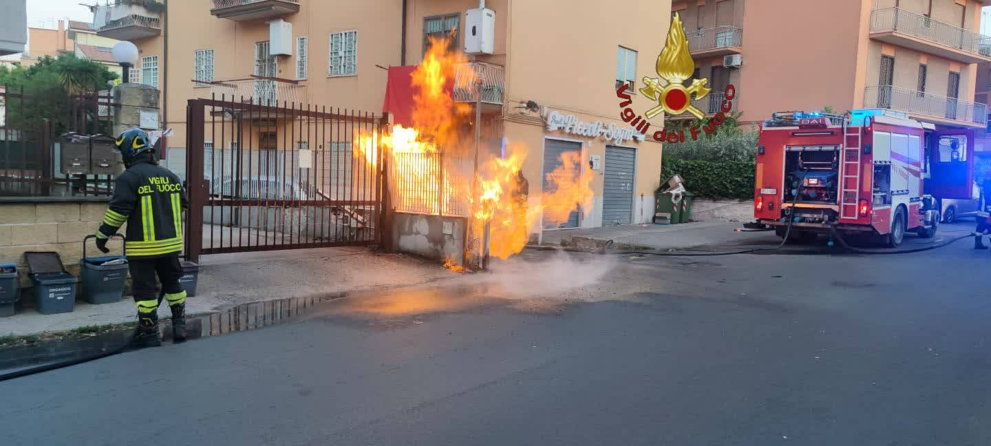 Paura a Tor Vergata, esplodono i contatori del gas: evacuati dieci appartamenti
