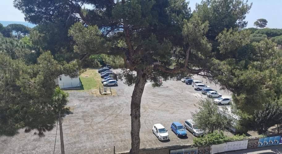 Santa Marinella, parcheggio a pagamento all’ex fungo: esplode la protesta