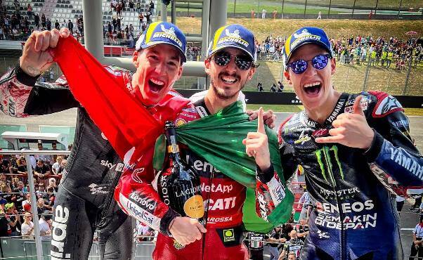 MotoGp, Gran Premio d’Italia tinto d’azzurro: vince Bagnaia