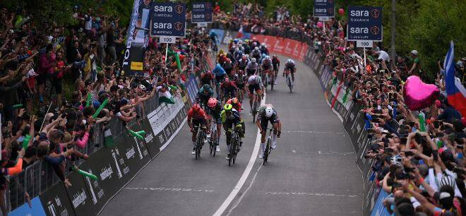 Giro d’Italia: la prima maglia rosa va a Van der Poel