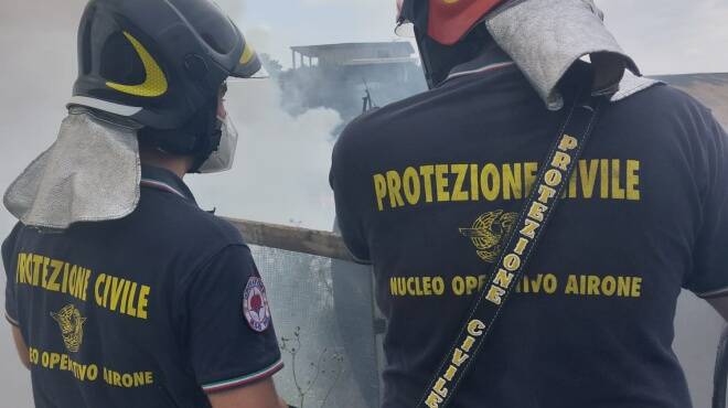 Maxi incendio di rifiuti ad Ardea: ore di intervento per domare le fiamme