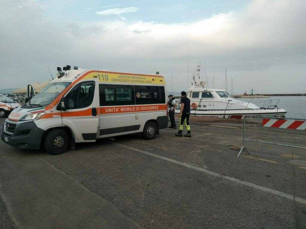 Paura in mare: barca partita da Nettuno prende fuoco al largo di Gaeta