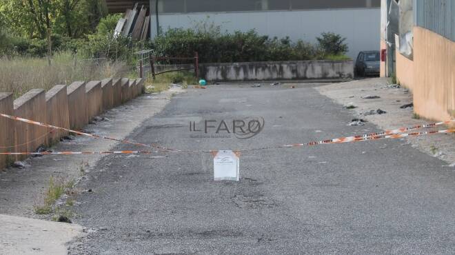 Ardea, incendio deposito pneumatici: a distanza di anni i miasmi invadono via di Valle Caia