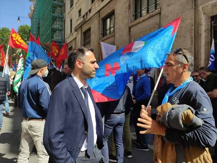 Crisi della “Leonardo” di Pomezia, lavoratori in protesta sotto la sede del Ministero
