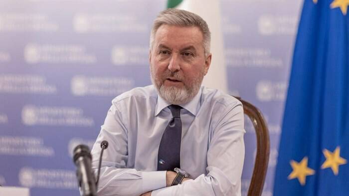 L’Italia continua a inviare armi all’Ucraina, Guerini: “Per tutelare il diritto all’autodifesa”