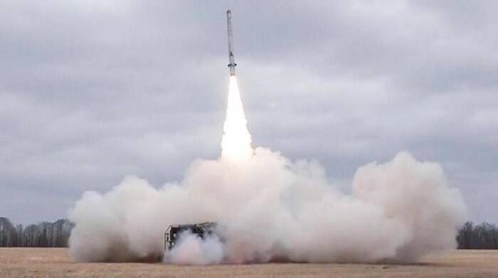 La Russia ha testato un missile balistico mentre Biden era in visita a Kiev