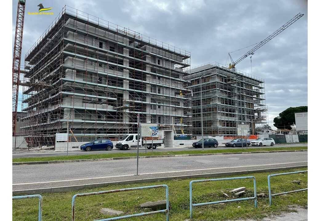 Abusi edilizi a Terracina, la Finanza scopre 2 palazzine in costruzioni irregolari: scatta il sequestro