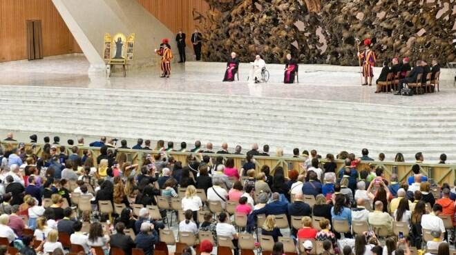 Il Papa abbraccia la città di Tarquinia: “Tutto può venire meno, ma non la tenerezza di Dio”