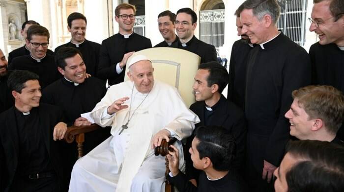 “Attenti al clericalismo, collaborate con i laici”: la lettera del Papa ai preti di Roma