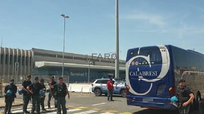 Fiumicino, aeroporto blindato per la Roma di Mou: i giallorossi volano a Tirana