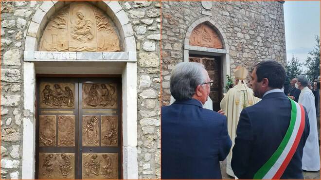 Mons Vari benedice il nuovo portone di bronzo del Santuario della Madonna di Ponza