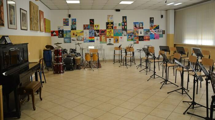 Pomezia, inaugurati due nuovi laboratori di musica e arte alla scuola media Orazio