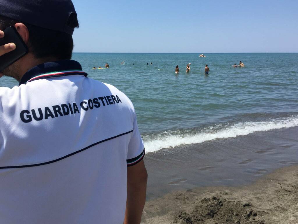 Al mare in sicurezza: sulle spiagge libere di Montalto di Castro torrette e cani bagnino